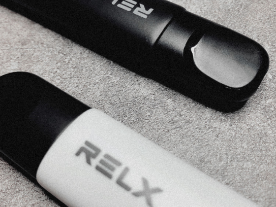 cf烟弹和悦刻烟弹哪个好用一点啊视频 cf烟弹和悦刻烟弹哪个好用一点啊视频